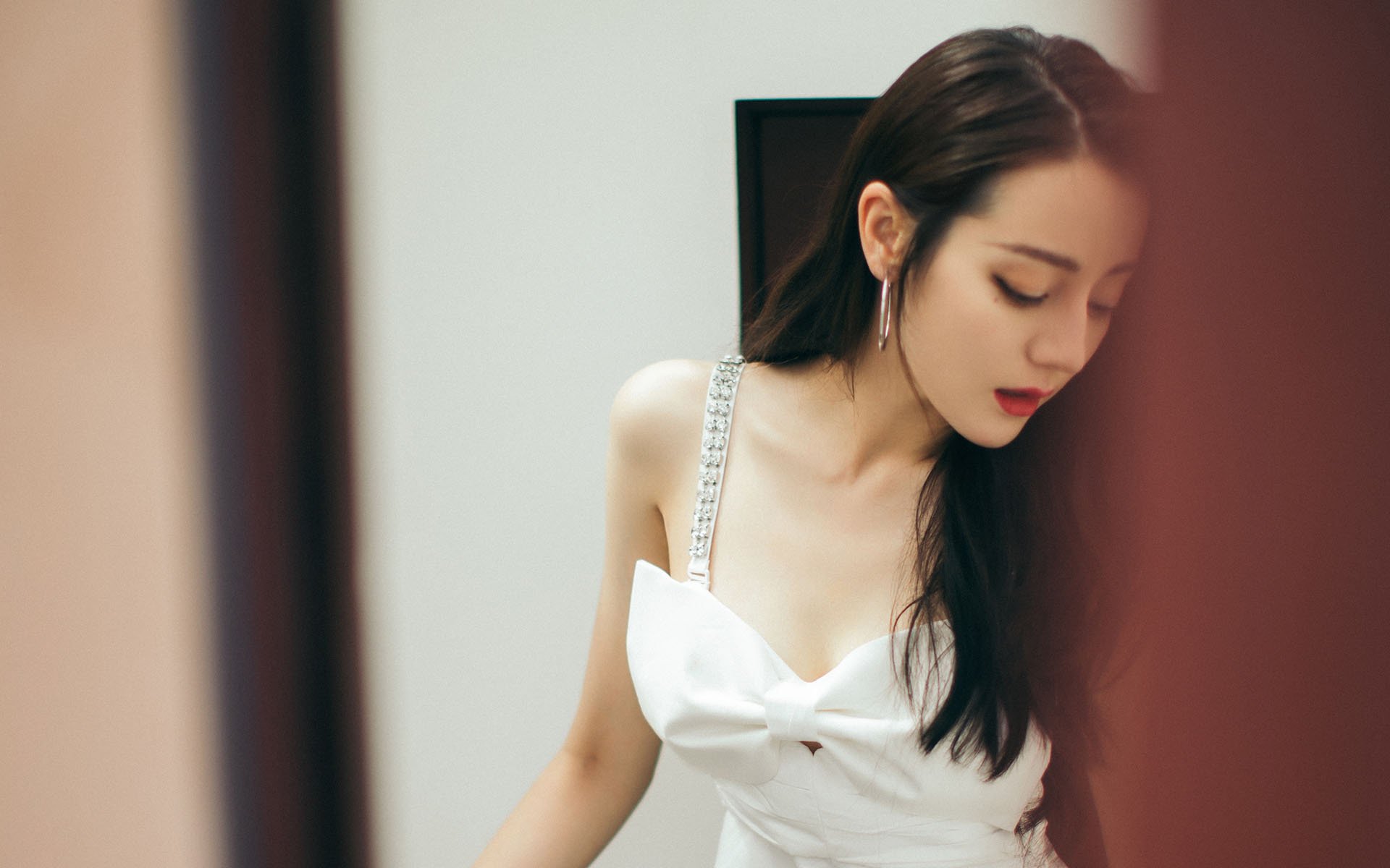 “足球场新建项目落地，助力推广全民运动”，新建足球场政策