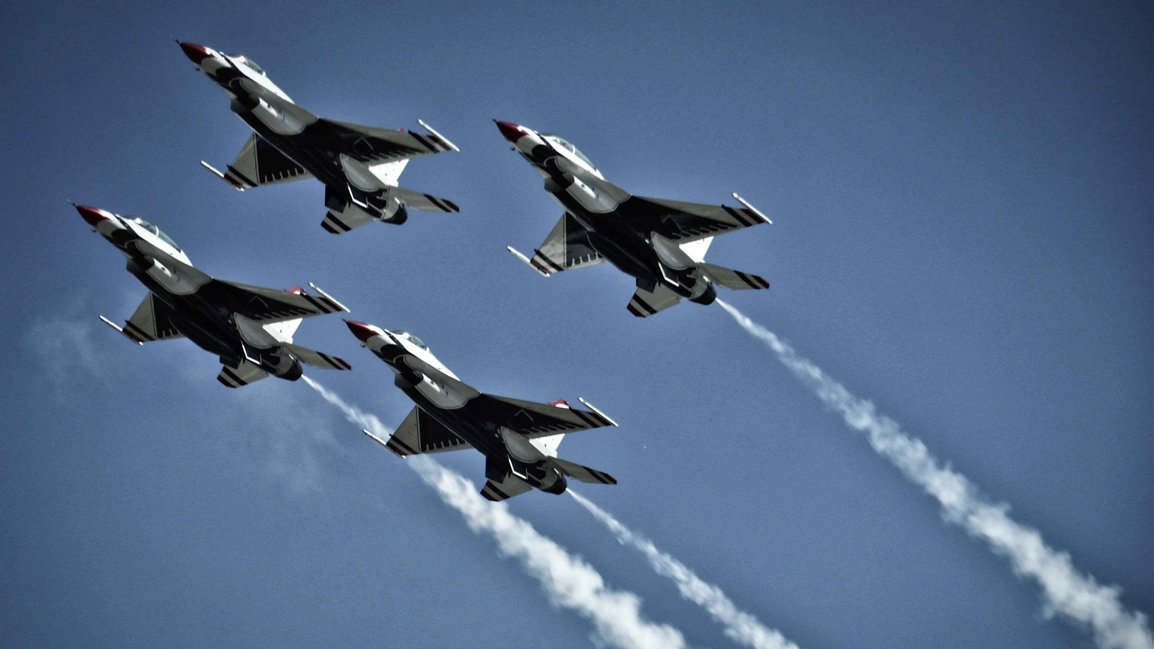 从汗水到荣耀:日常训练揭秘冠军车手的生活,冠军赛车手